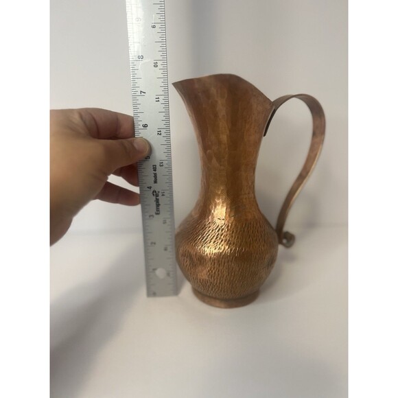 VTG Hand Hammered Copper Pitcher Over 7” Tall scroll handle brutalist style. - Picture 11 of 13